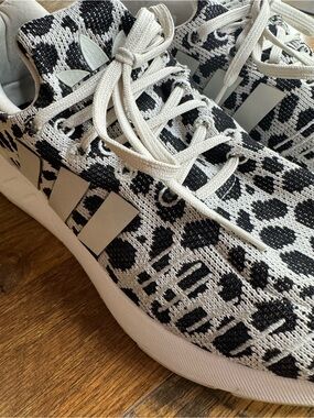 Women’s ADIDAS Swift Run 22 Women's Leopard Print Sneakers, Sz: 8